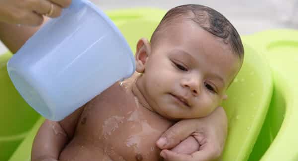 Ultimate Guide for Bathing a Newborn the Right Way