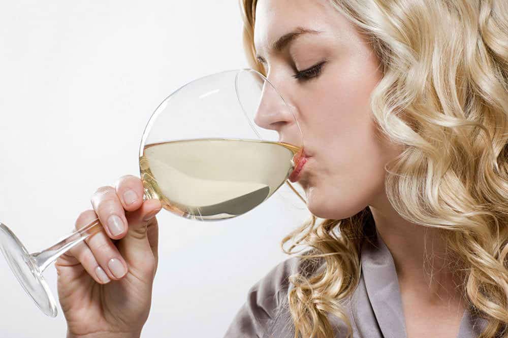 The Risks and Solutions to Drinking Alcohol While Breastfeeding