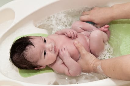 How to Clean Babies’ Belly Button after Umbilical Cord Falls Off